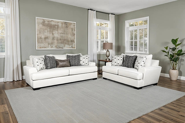 Hyde Park Loveseat w/ Pillows