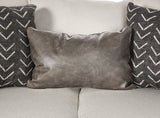 Hyde Park Loveseat w/ Pillows