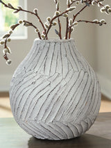Shelvie Vase