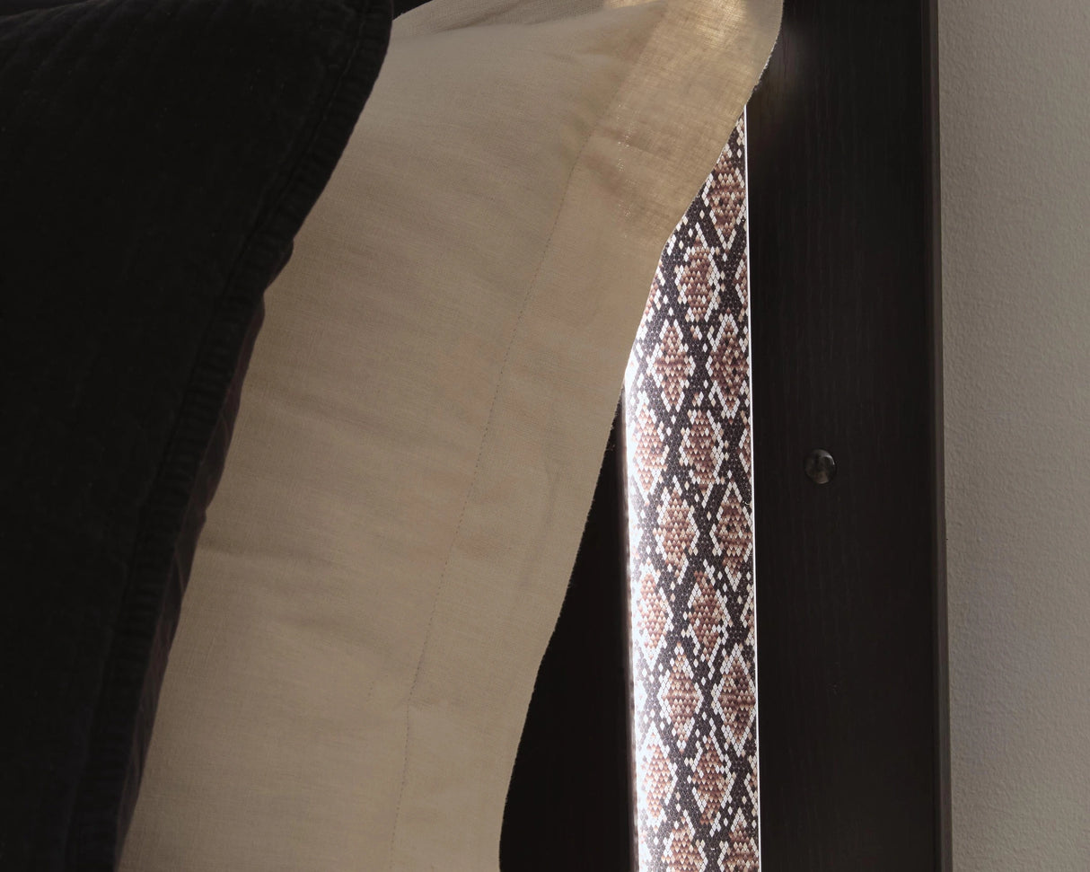 Brizmore Bed