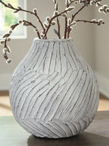 Shelvie Vase