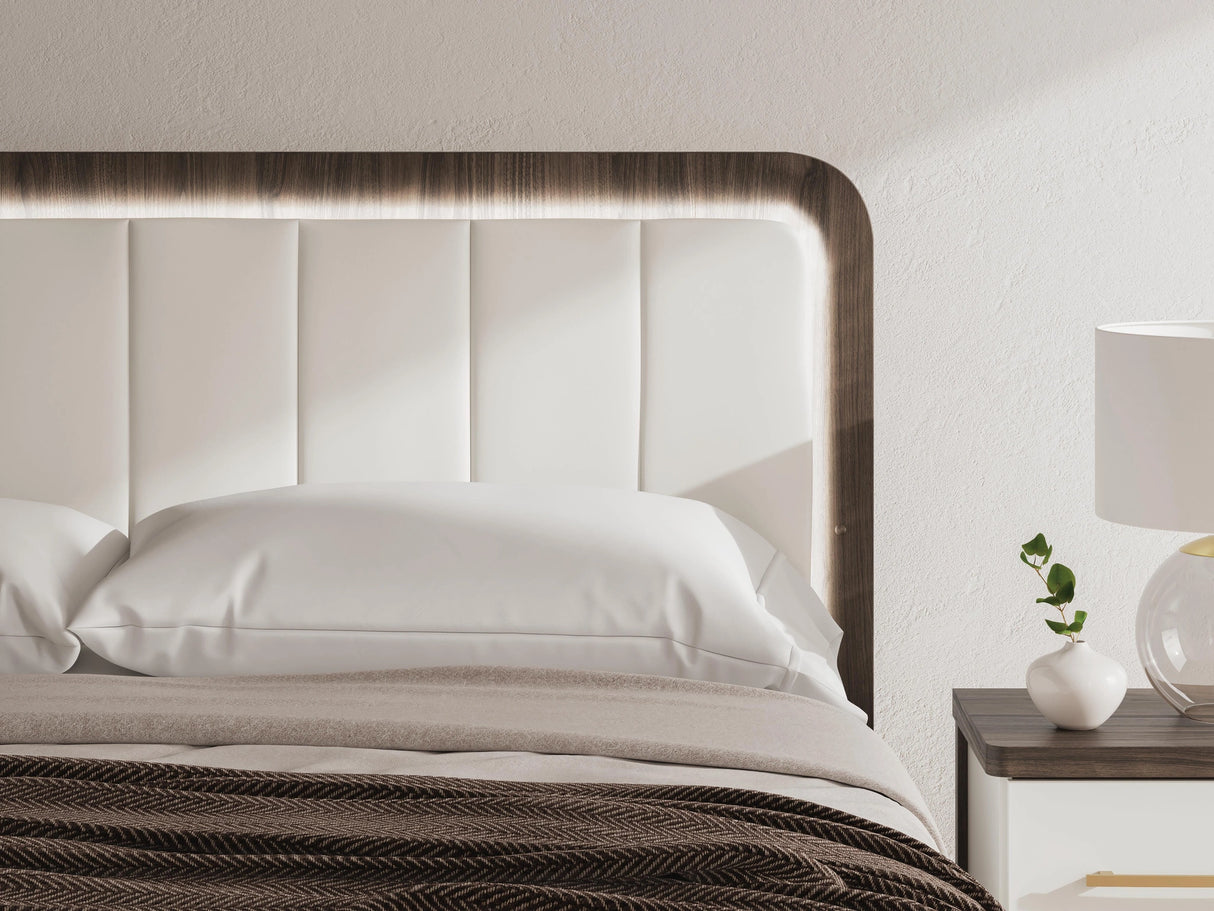 Kendanport Upholstered Bed