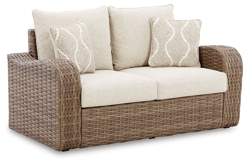 Sandy Bloom Loveseat w/Cushion